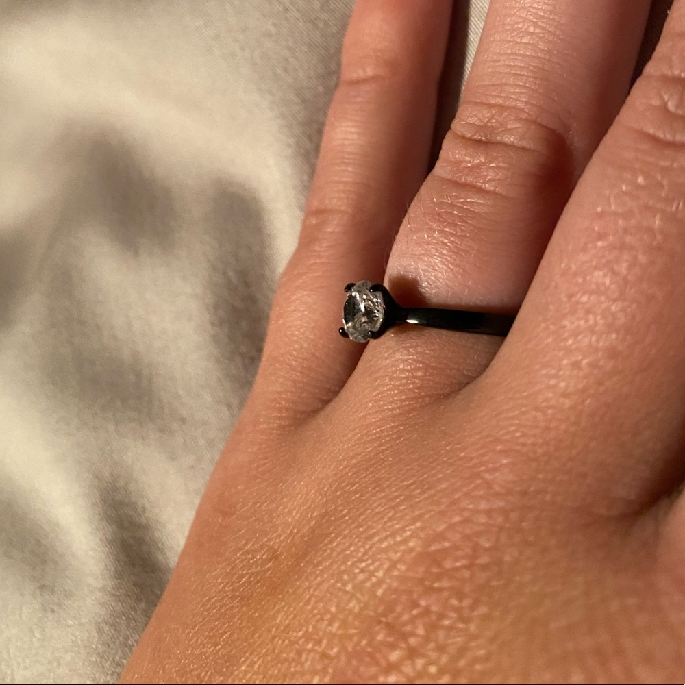 Solitaire cz stone ring - Picture 3 of 3